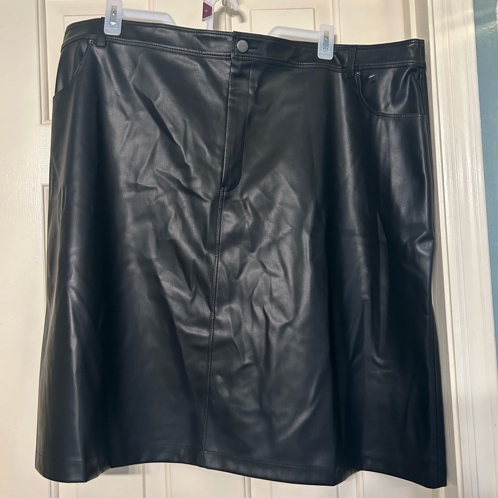 Treasure & Bond black faux leather skirt size 3ax NWOT